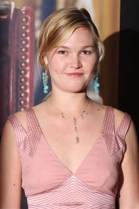 Julia Stiles Nude & Sexy (92 Photos)